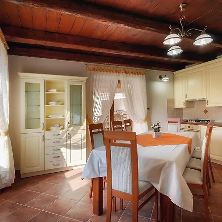 Σπίτι διακοπών In Golas With Private Pool Bale